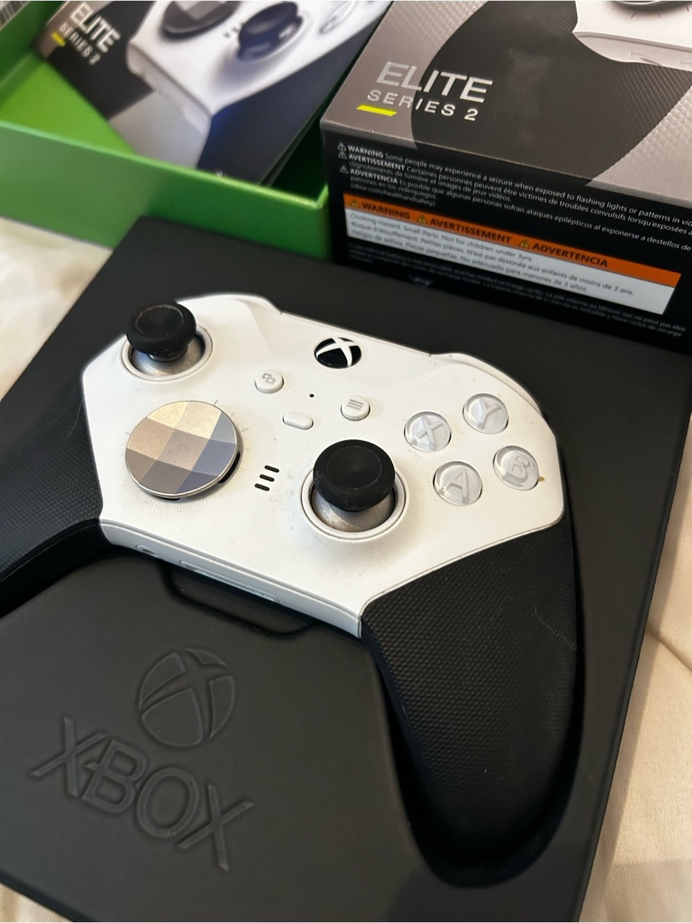 Xbox Elite Series 2 Wireless Controller - White - Picture 4 of 8